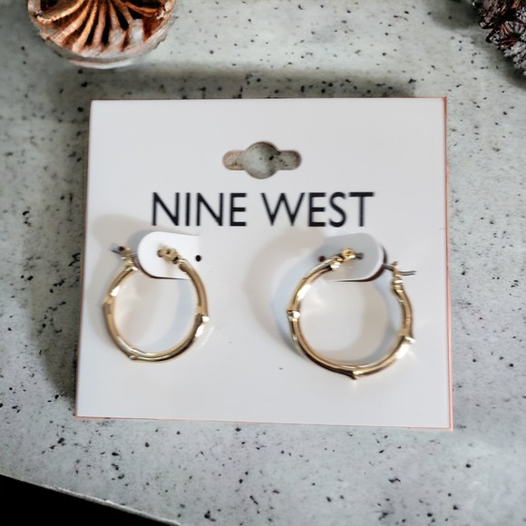 5/15 NWT Nine West Bamboo style Hoop Earrings - Picture 4 of 4